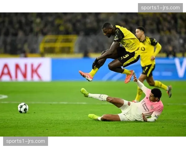 勒沃库森面对密集赛程依赖球员多功能性 马扎可打多个位置增弹性